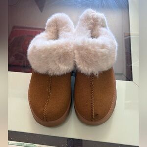 Tan Platform Slippers Faux Fur Lined Cozy Slip-On Shoes Size EU 38 /US 7.5–8 New